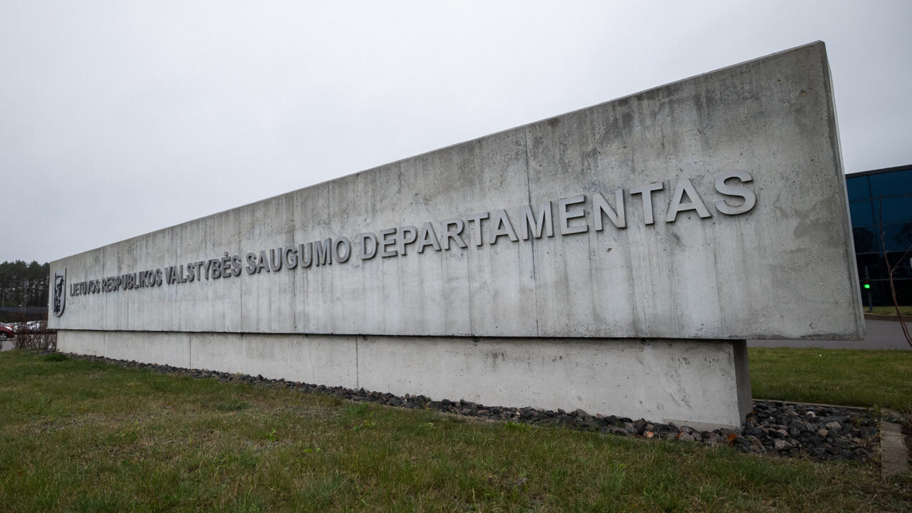 Dėl naujojo Lietuvos oro uostų valdybos nario kilo klausimų: ministras kreipėsi į VSD, pats O. Laneckij kaltinimus atmeta