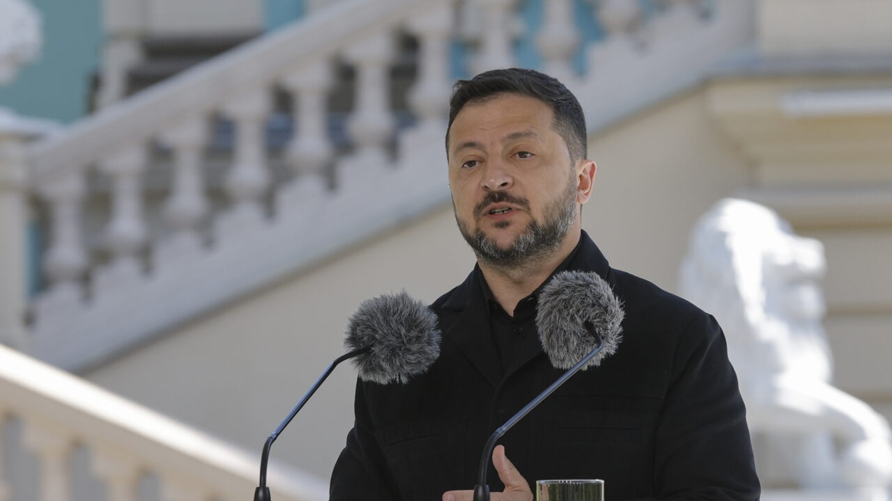 Netikėtas Zelenskio sprendimas: valstybiniu apdovanojimu įvertino Eloną Muską
