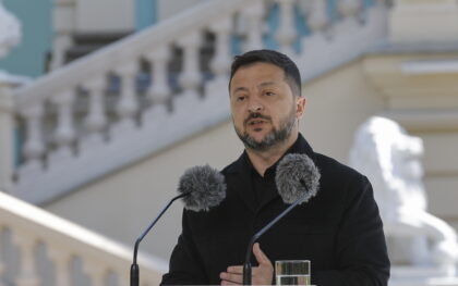 Netikėtas Zelenskio sprendimas: valstybiniu apdovanojimu įvertino Eloną Muską