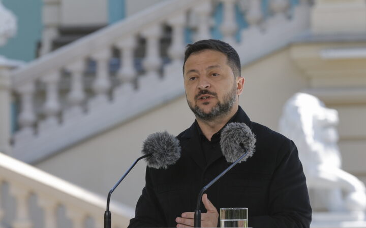 Netikėtas Zelenskio sprendimas: valstybiniu apdovanojimu įvertino Eloną Muską