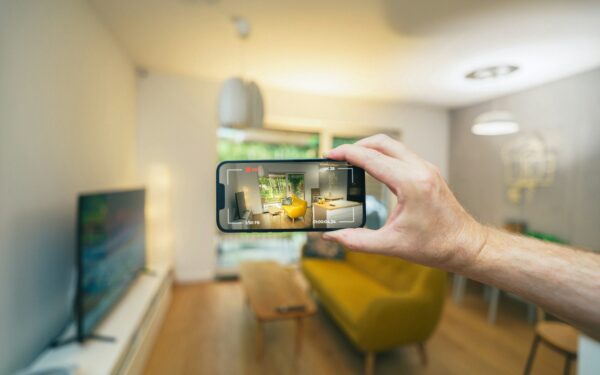 Telefonas nebeatsiliepia svarbiausiu metu: ką daryti, kad ryšys namuose ir kaime būtų stabilesnis