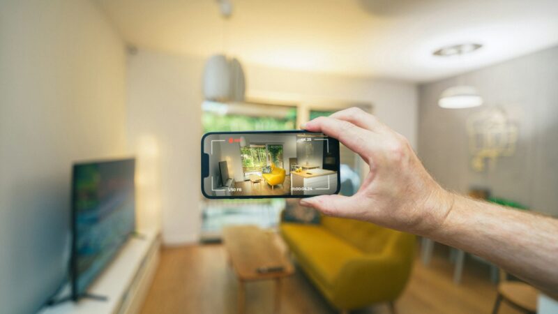 Telefonas nebeatsiliepia svarbiausiu metu: ką daryti, kad ryšys namuose ir kaime būtų stabilesnis