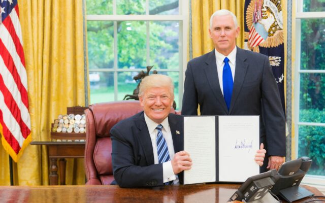 Trumpo įrašus kai kas gali pamatyti anksčiau: kelių minučių pranašumas kainuoja iki 92 tūkst. eurų