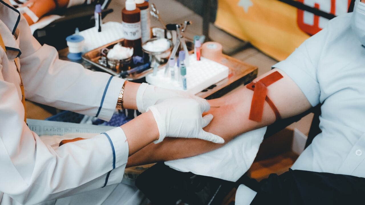 Nacionalinis kraujo centras įspėja: sparčiai senka O ir A grupių kraujo atsargos