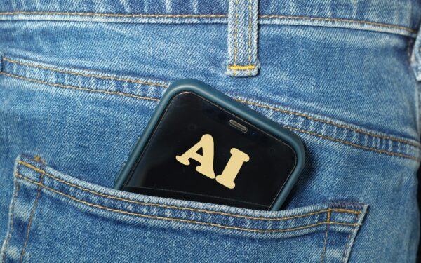 „OpenAI“ ruošia netikėtą smūgį „Apple“: nauji DI įrenginiai gali pakeisti įprastus telefonus