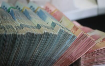 Ar iš sąskaitų gali dingti pinigai? ECB planai kelia vis daugiau nerimo