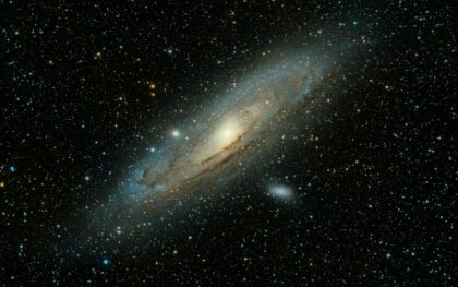 „James Webb“ teleskopas aptiko tai, ko neturėtų būti: astronomams iškilo rimtas Visatos galvosūkis