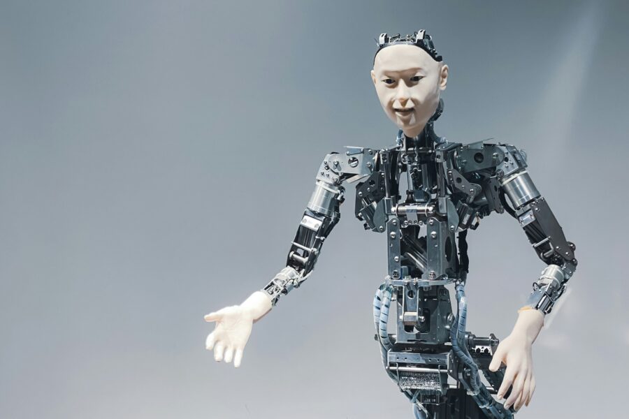 Robotas žmogus. Unsplash nuotr