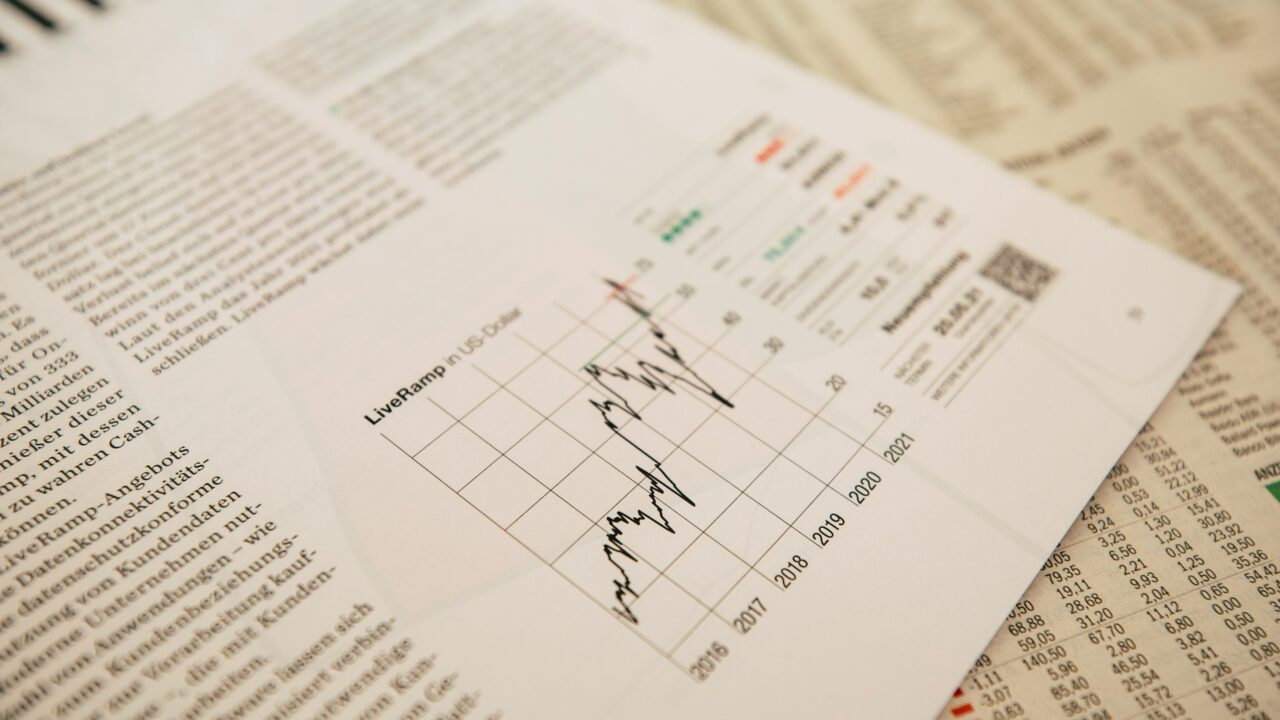 Rinkose gali bręsti nauja finansų krizė: ekspertas įvardijo signalą, kurį dabar turėtų stebėti investuotojai