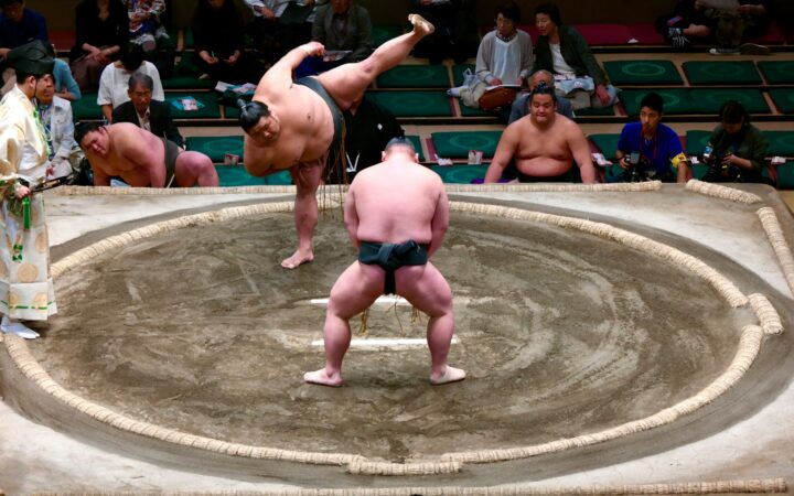 Sumo imtynės per amžius keitėsi neatpažįstamai: štai kaip buvo sukurtos šiandien žinomos tradicijos