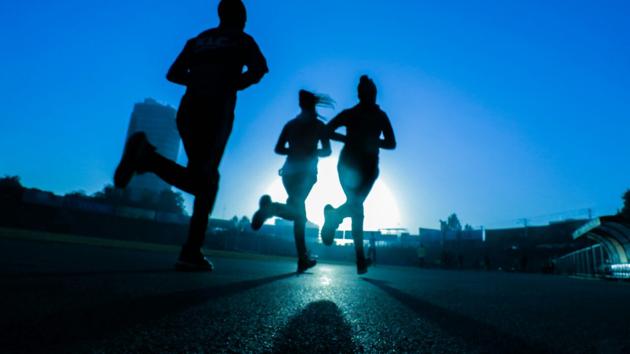 Sportuojate tik savaitgaliais? 75 tūkst. žmonių tyrimas atskleidė netikėtą naudą sveikatai