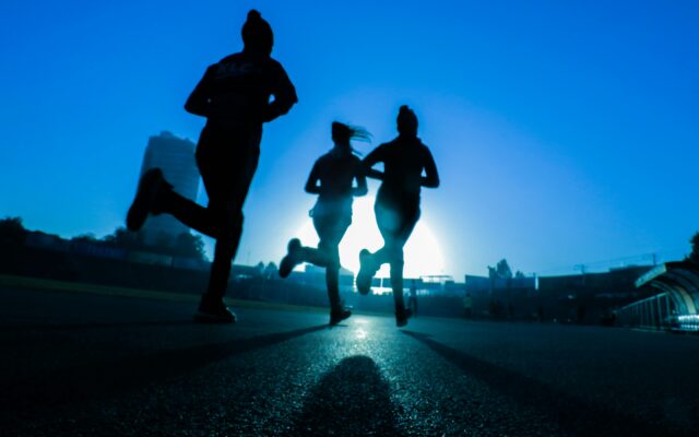 Sportuojate tik savaitgaliais? 75 tūkst. žmonių tyrimas atskleidė netikėtą naudą sveikatai
