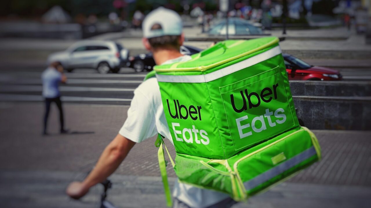 Maisto pristatymo rinkoje – permainos: „Uber Eats“ pasitelkia robotus ir plečia veiklą