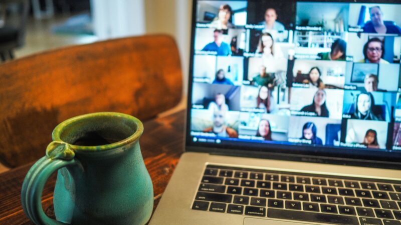 Dirbate iš namų? Ekspertai įspėja apie nematomą pavojų, kuris gali smarkiai pakenkti jūsų karjerai