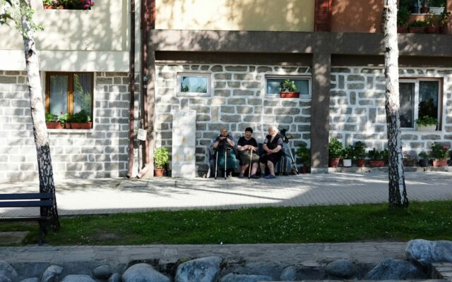Gyvosios bibliotekos Videniškiuose: kaip Molėtų krašto kaimo bendruomenė iš naujo atranda savo istoriją