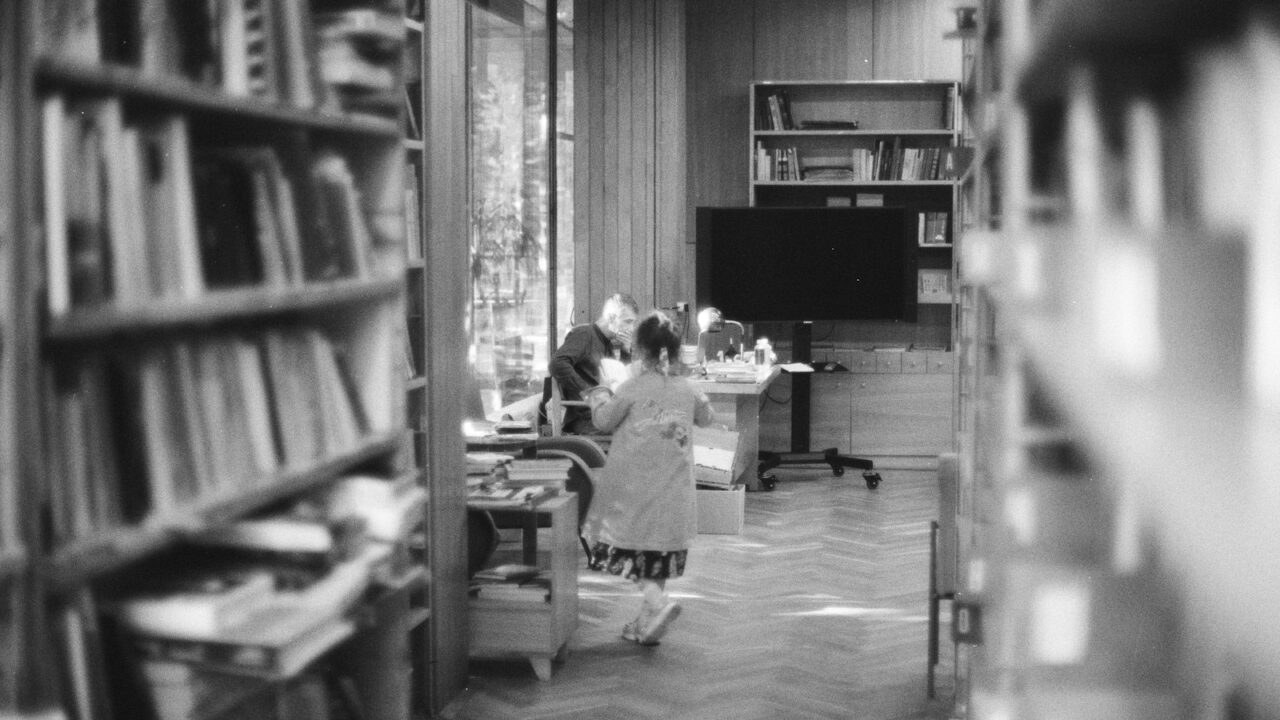 Kaimų bibliotekos keičia veidą: kaip mažoje Suvalkijos gyvenvietėje knygų lentynos virto vietos traukos centru