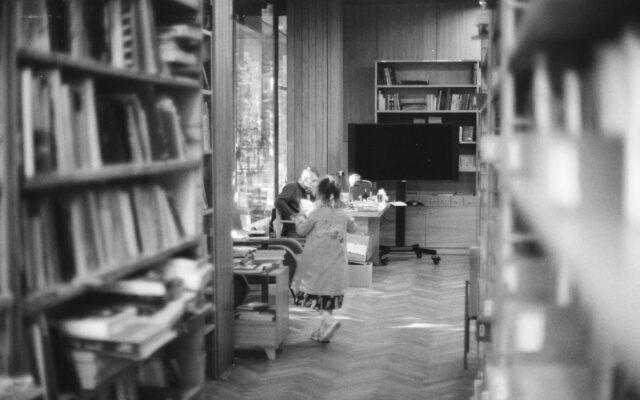 Kaimų bibliotekos keičia veidą: kaip mažoje Suvalkijos gyvenvietėje knygų lentynos virto vietos traukos centru