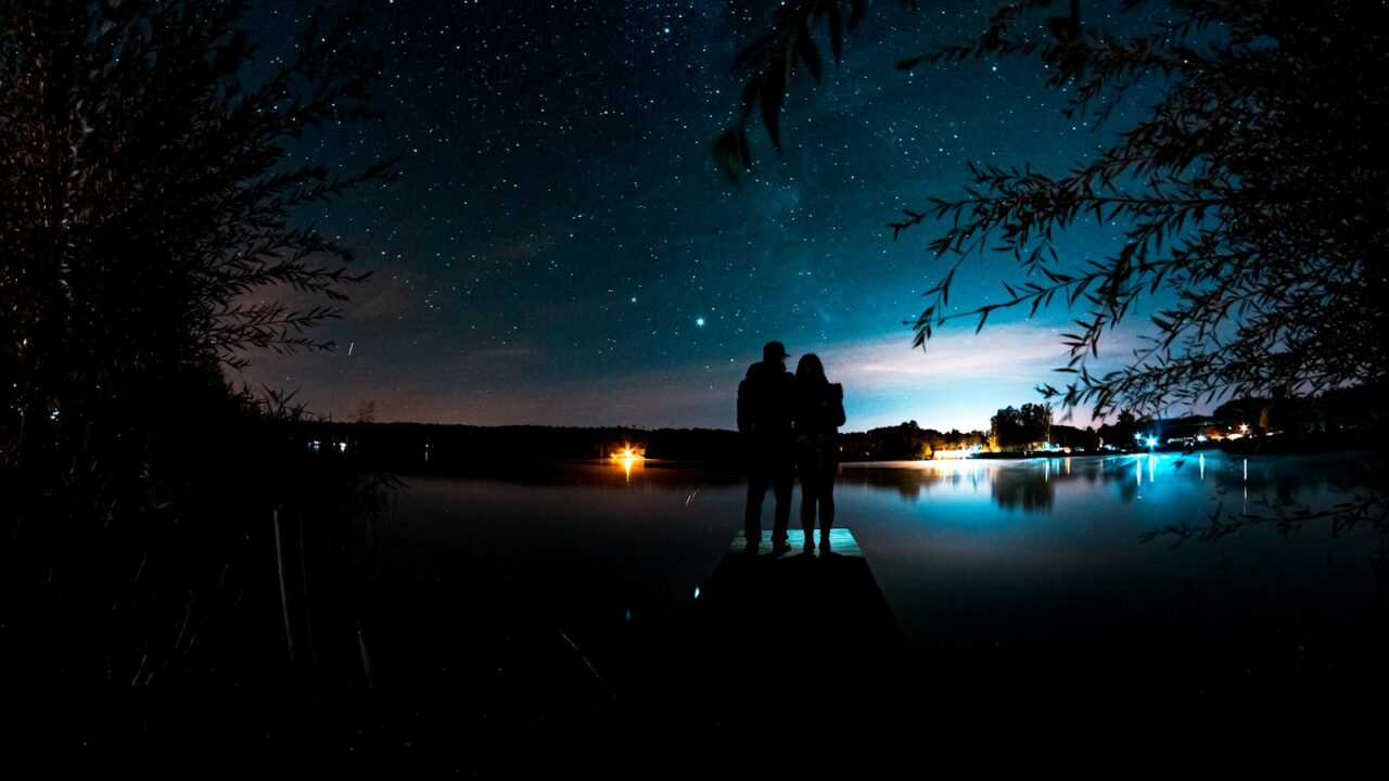 Spalvingas meilės kompasas: ko slapta tikisi kiekvienas Zodiako tipas santykiuose ir švelniuose gestuose