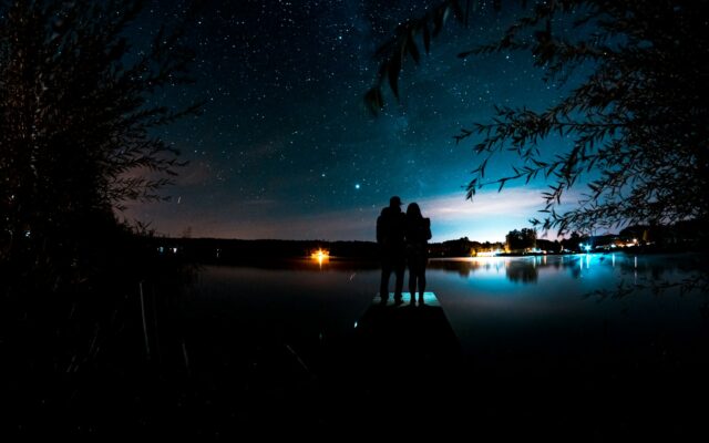 Spalvingas meilės kompasas: ko slapta tikisi kiekvienas Zodiako tipas santykiuose ir švelniuose gestuose